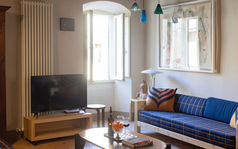 Appartamento Palei: Table, Couch, Furniture, Property, Window, Picture Frame, Comfort, Wood, Azure, Building