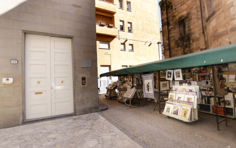 Sui Tetti Di Lucca: Property, Building, Road Surface, Neighbourhood, Door, Window, Facade, City, Sidewalk, Road