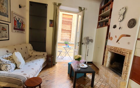 Lucida: Table, Property, Picture Frame, Green, Couch, Interior Design, Wood, Living Room, Floor, House