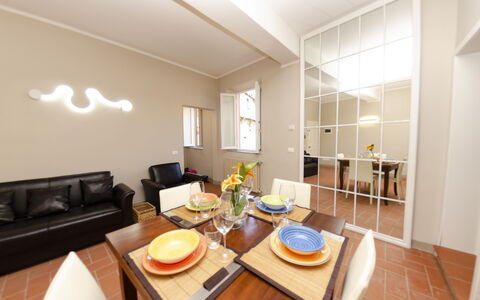 Loft Lucca: Table, Furniture, Property, Couch, Building, Tableware, Comfort, Houseplant, Wood, Interior Design