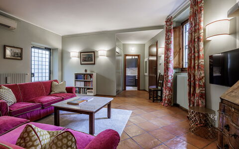 Dimora Fiorentina: Furniture, Picture Frame, Table, Building, Wood, Architecture, Couch, Interior Design, Floor, Hall