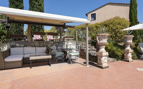 Villa Cevoli: Sky, Property, Couch, Plant, Building, Shade, Outdoor Furniture, Cottage, House, Real Estate