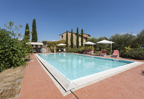 Villa Cevoli: Water, Plant, Swimming Pool, Sky, Tree, Rectangle, Chair, Leisure, Shade, Composite Material