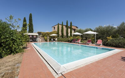 Villa Cevoli: Water, Plant, Swimming Pool, Sky, Tree, Rectangle, Chair, Leisure, Shade, Composite Material