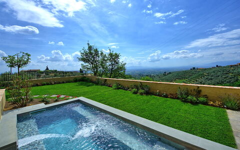 Casa Lionardo: Cloud, Sky, Water, Plant, Property, Azure, Natural Landscape, Grass, Swimming Pool, Tree