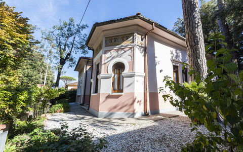 Villa Marconi: Property, Sky, Plant, Tree, Door, Window, Real Estate, Facade, City