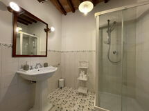 Accommodation:&nbsp;Carro