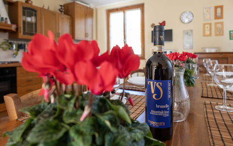 Villino Setteponti: Bottle, Drinkware, Glass Bottle, Wine, Wine Bottle, Barware, Red Wine