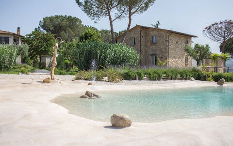 Villa Tavernacce: Water, Sky, Plant, Building, Water Resources, Window, Tree, Azure, House, Arecales