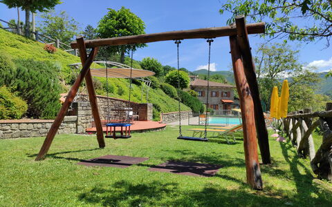 Villa Renaccio: Sky, Plant, Tree, Shade, Land Lot, Leisure, Wood, Landscape, Grass, Recreation