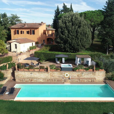 Villa Tresanti: Cloud, Plant, Sky, Property, Building, Green, Tree, Water, Swimming Pool, Window