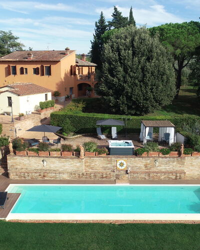Villa Tresanti: Cloud, Plant, Sky, Property, Building, Green, Tree, Water, Swimming Pool, Window