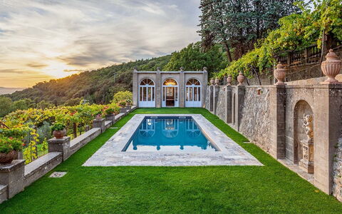 Villa Torreone: Cloud, Plant, Water, Sky, Daytime, Property, Swimming Pool, Nature, Azure, Tree