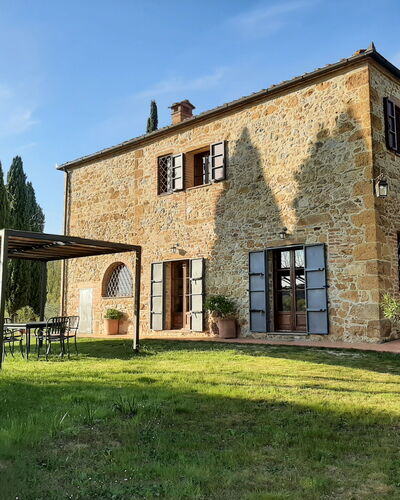 Casa Banditello: Sky, Plant, Building, Window, Cloud, Tree, Natural Landscape, House, Land Lot, Flowerpot