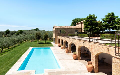 Podere D'Asso: Sky, Water, Plant, Property, Building, Tree, Body Of Water, Swimming Pool, Wall, Leisure