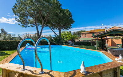 Accommodation:&nbsp;La Casina 650.3