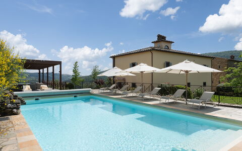 Villa Castelluccio - Arezzo, Toscana: Sky, Water, Cloud, Plant, Swimming Pool, Azure, Shade, Tree, Leisure, Outdoor Furniture