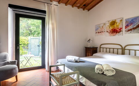 Casa Bosco D'arte Holiday Home , Greve In Chianti,: Wall, Furniture, Home, Apartment, Room, Bed, Bedroom, Picture Frame, Bed Frame, Chair