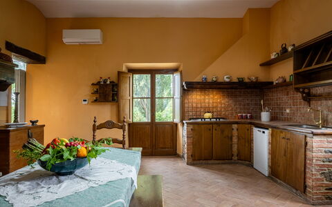 Villa Belvedere - Ambra: Furniture, Interior Design, Wall, Flooring, Wood, Kitchen, Ceiling, Floor, Room, Home