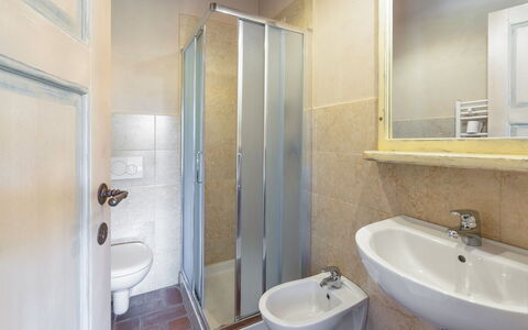 Leopolda In Selvarella Pool And Wi-fi: Mirror, Tap, Plumbing Fixture, Sink, Property, Bathroom Sink, Bathroom, Purple, Building