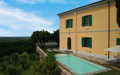 Massarosa Front Lake, The Gargoyles: Cloud, Sky, Building, Property, Window, Water, Plant, Azure, Swimming Pool, Land Lot