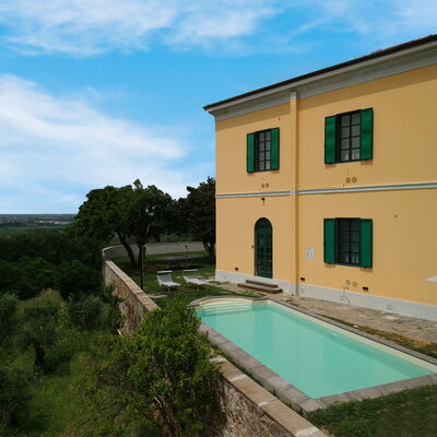 Massarosa Front Lake, The Gargoyles: Cloud, Sky, Building, Property, Window, Water, Plant, Azure, Swimming Pool, Land Lot
