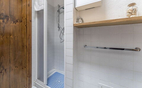 Casa Anita - Castellina In Chianti - Granaio, Tosc: Property, Plumbing Fixture, Wood, Interior Design, Floor, Bathroom, Flooring, Plumbing, House