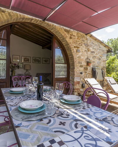 Casa Anita - Castellina In Chianti - Granaio, Tosc: Furniture, Table, Property, Plant, Chair, Building, Interior Design, Architecture, Window, House