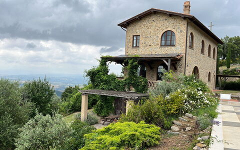 Villa Monticello: Sky, Plant, Cloud, Building, Window, Tree, House, Grass, Cottage, Natural Landscape
