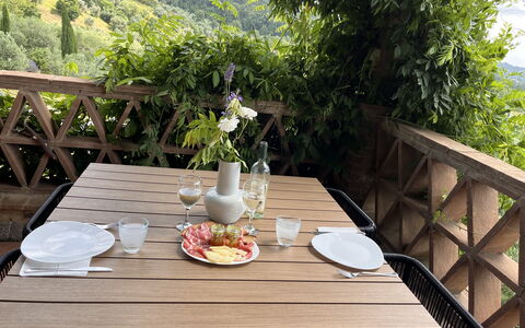 Villa Monticello: Table, Tableware, Furniture, Food, Property, Plant, Dishware, Outdoor Table, Chair, Plate