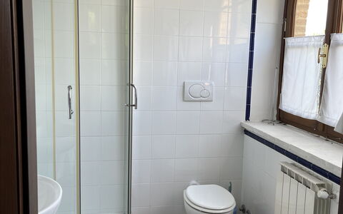 Villa Monticello: Property, Plumbing Fixture, Toilet Seat, Bathroom, Window, Toilet, Shower Door, Interior Design, Shower