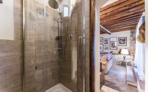 Fienile Di Fabio - Colline Fiorentine Vaiano, Tosc: Plumbing Fixture, Shower Door, Bathroom, Wood, Tap, Shower, Interior Design, Shower Head, Floor