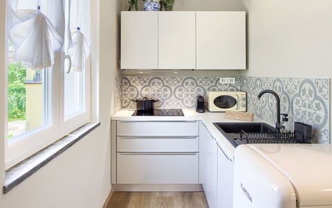 La Casa Dei Glicini - Levanto: Cabinetry, Kitchen Sink, Property, Sink, Tap, Countertop, Plumbing Fixture, Window, Interior Design, Kitchen