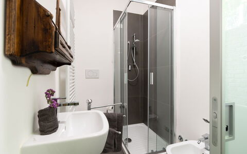 Casa Serra: Mirror, Tap, Plumbing Fixture, Property, Sink, Bathroom Sink, Bathroom, Building, Lighting, Interior Design