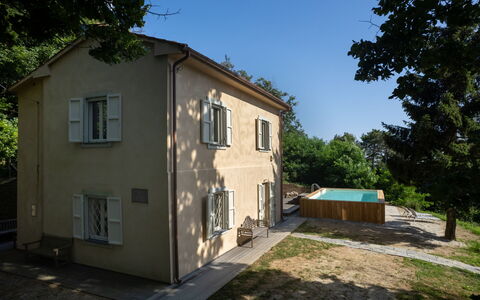 Casa Serra: Plant, Sky, Building, Window, Tree, House, Land Lot, Cottage, Door, Real Estate