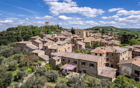 Monticchiello Apartment With Garden, Wifi, Pienza,: Cloud, Sky, Plant, Building, Daytime, Tree, House, Window, Natural Landscape, Landscape