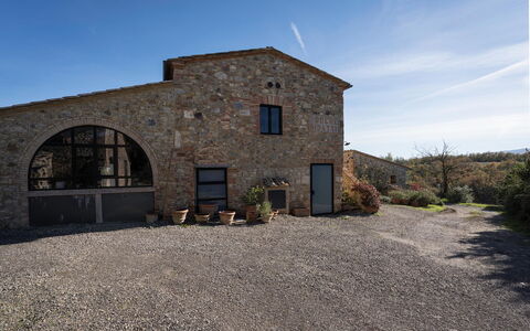 Lina - Podere Ribatti - Casole D'elsa, Toscana: Sky, Property, Plant, Window, Building, Cloud, Land Lot, Road Surface, Landscape, Facade