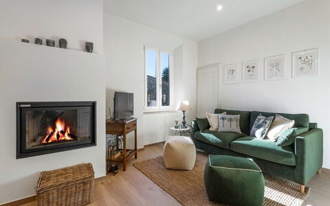 Il Nespolo Charming Apartment Fonterutoli - Siena,: Property, Picture Frame, Furniture, Couch, Comfort, Wood, Interior Design, Living Room, Floor, Flooring