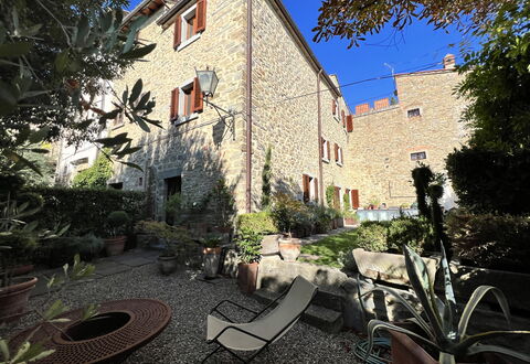 The Architects House: Plant, Property, Building, Window, Sky, House, Tree, Residential Area, Real Estate, Landscape