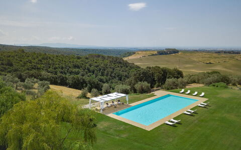 Villa Bagnoli: Sky, Cloud, Plant, Water, Natural Landscape, Land Lot, Tree, Swimming Pool, Grass, Landscape