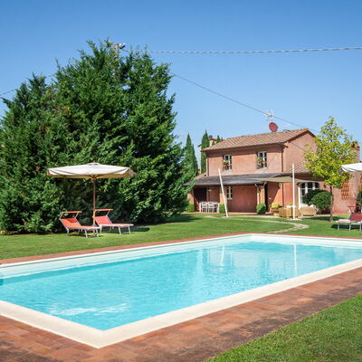 Le Vigne 4: Water, Sky, Property, Plant, Swimming Pool, Building, Tree, Grass, Window, Leisure