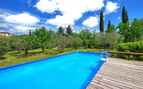 Maggiano: Water, Cloud, Sky, Plant, Daytime, Property, Swimming Pool, Blue, Azure, Tree