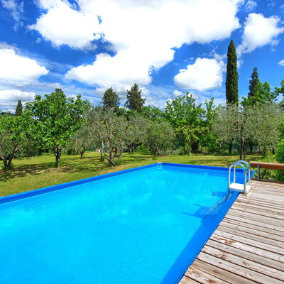 Maggiano: Water, Cloud, Sky, Plant, Daytime, Property, Swimming Pool, Blue, Azure, Tree
