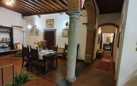 La Colonna: Picture Frame, Furniture, Property, Table, Plant, Houseplant, Chair, Wood, Interior Design, Architecture