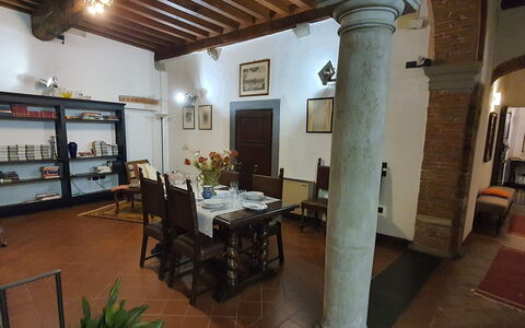 La Colonna: Furniture, Picture Frame, Plant, Table, Wood, Houseplant, Living Room, Chair, Architecture, Floor