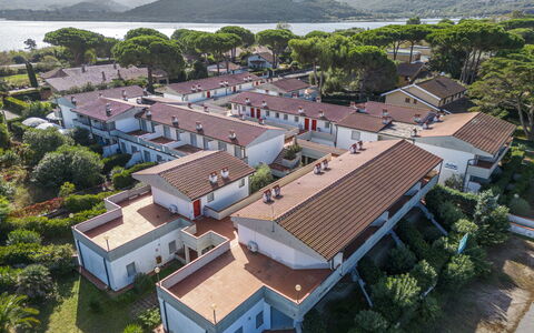 Giannella Beach Residence Apartment - Giannella, G: Building, Plant, Property, Tree, Window, Water, Architecture, Urban Design, House, Neighbourhood