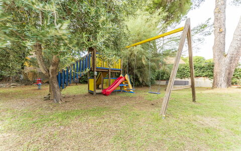 Giannella Beach Residence Apartment - Giannella, G: Plant, Tree, Land Lot, Shade, Grass, Playground, Outdoor Play Equipment, Public Space, Leisure, City