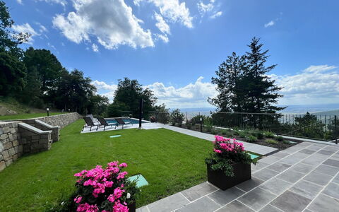 Villa Luana: Shrub, Garden, Groundcover, Lawn, Flagstone, Landscaping, Walkway, Yard, Shade, Park