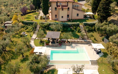 Villa Le Ripe Apartments - Gambassi Terme, Toscana: Plant, Building, Property, Tree, Window, Land Lot, Architecture, House, Urban Design, Residential Area