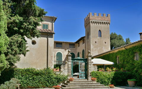 Torre Di Montelopio: Plant, Sky, Property, Window, Building, Tree, Real Estate, Facade, City, House